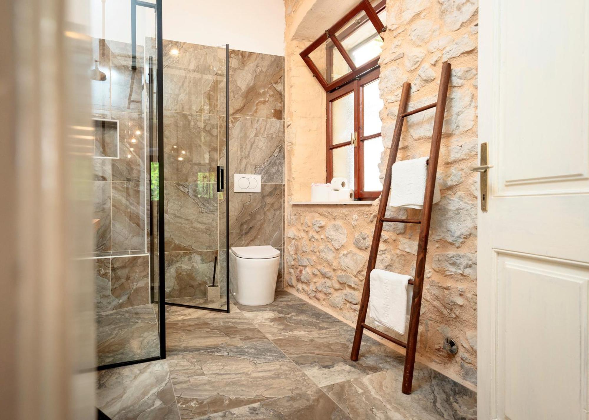 Skala With Hot Tub & Kala With Terrace Apartment Pitve