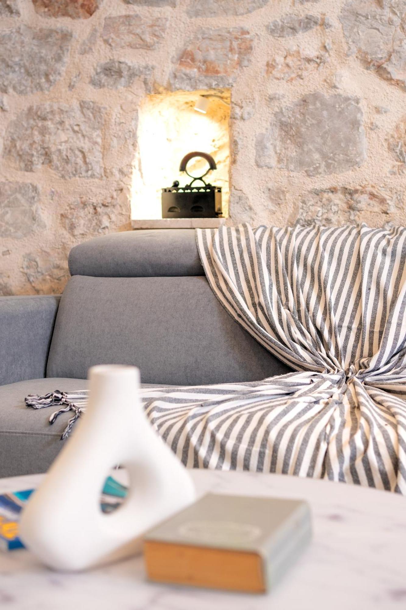 Apartment Skala With Hot Tub & Kala With Terrace Pitve