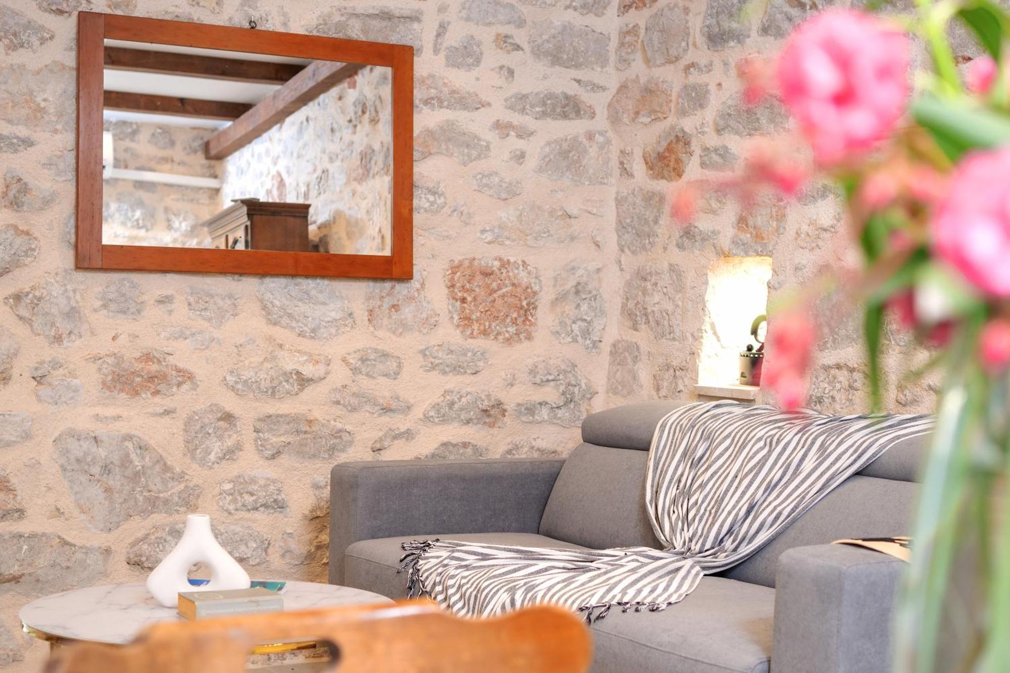 Skala With Hot Tub & Kala With Terrace Apartment Pitve